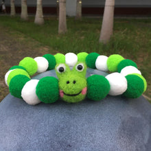 Load image into Gallery viewer, POMPOM NECKLACE - Baby Frog
